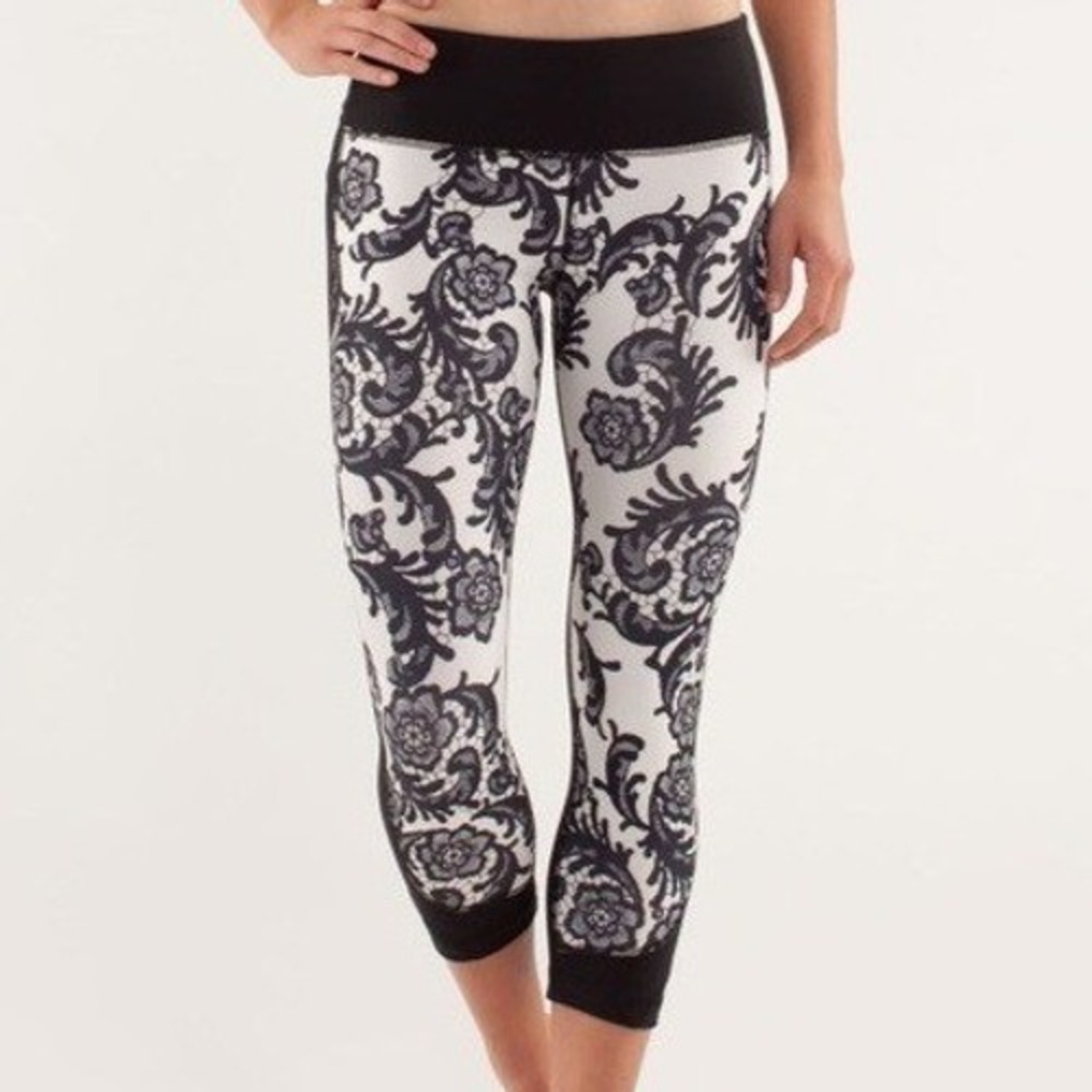 Lululemon Lustrous Crop Laceoflage Polar Cream/Black size 2 Mid-Rise Legging